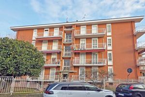 Trilocale con cantina e box. Libero subito