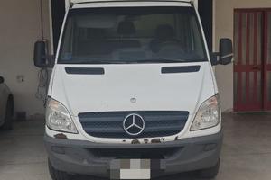 Furgone Mercedes con cassa frigorifero