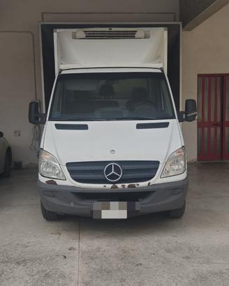 Furgone Mercedes con cassa frigorifero