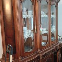 credenza con vetrina
