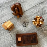 4 rompicapo in legno +1 in ferro