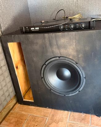 3 subwoofer, 2 satelliti e 1 amplificatore