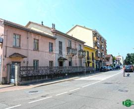 AMPIO QUADRILOCALE CON CORTILE ESCLUSIVO LIBERO SU