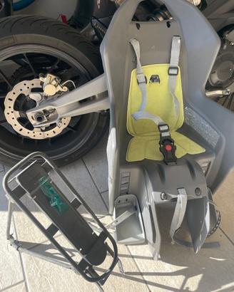 Seggiolino con supporto  per bicicletta
