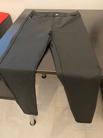 Pantaloni neri similpelle