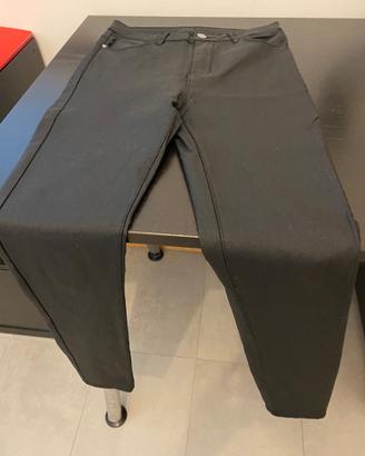 Pantaloni neri similpelle