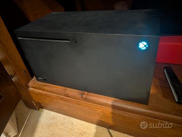 Xbox Series X + 4 giochi  + 2 controller
