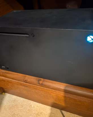 Xbox Series X + 4 giochi  + 2 controller