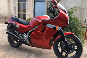 Moto Honda vf 1000f2