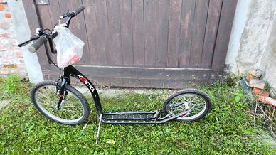 Bicicletta monopattino con accessori