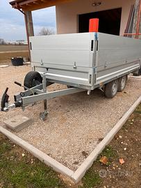 Rimorchio con cassone fisso