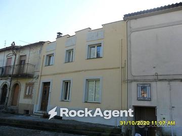 Casa indipendente di 209 m² con più di 5 locali a 