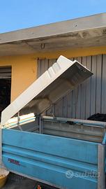 Carrello con gancio traino