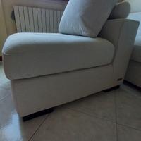 Poltrona e pouf nuovi