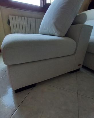 Poltrona e pouf nuovi