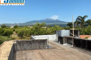 Altarello, borgo con terreno (CT)