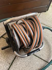 Tubo di irrigazione con avvolgicavo e pistola