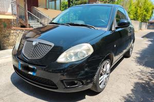 Lancia Ypsilon 1.4 GPL Momo design