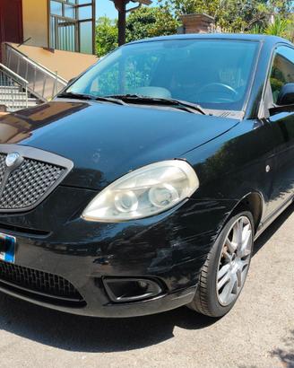 Lancia Ypsilon 1.4 GPL Momo design