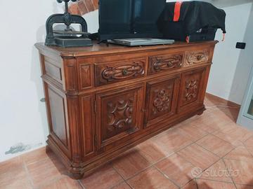 Credenza in legno massello intagliata