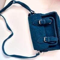 Borsa blu con fibbie tessuto prato 
