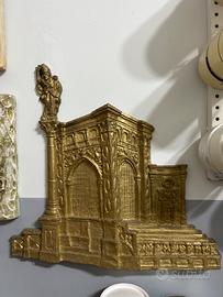 Bassorilievo in stucco patinato 