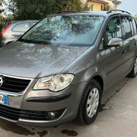 Volkswagen Touran posti 5 GPL dalla cassa gancio d