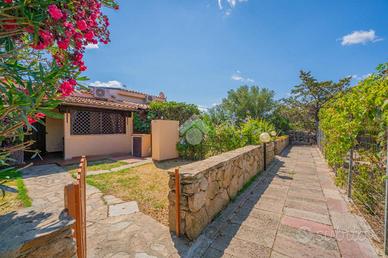 VILLA A SCHIERA A SAN TEODORO