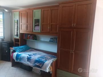 Cameretta da letto completa in legno