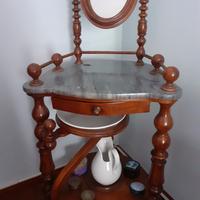 Toilette in noce antica 