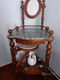 Toilette in noce antica 