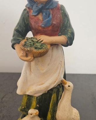 Statuina presepe: pastorella con cesta e oche