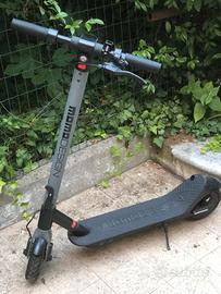 Monopattino Elettrico Momo Design Evo9 Danneggiato
