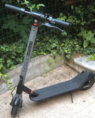 Monopattino Elettrico Momo Design Evo9 Danneggiato