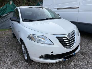 Lancia Ypsilon 0.9 TwinAir 85 CV 5 porte Metano Ec