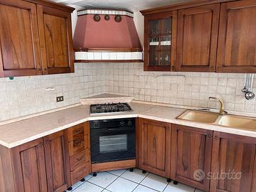 Cucina angolo 190x235 in legno disponibile subito