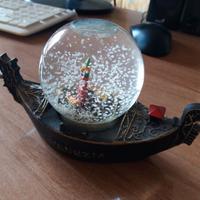 souvenir gondola di venezia con palla di vetro €3