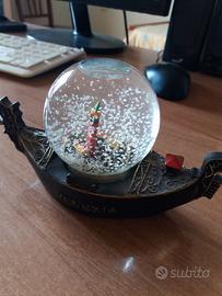 souvenir gondola di venezia con palla di vetro €3