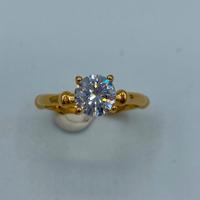 Anello dorato con punto luce