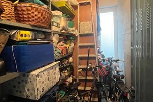 Cantina viale Ansaldo asciutta finestra