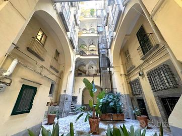 MULTILOCALE A NAPOLI