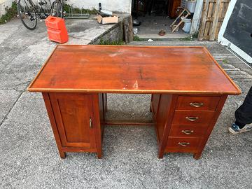 Scrivania in legno massello stile classico/vintage