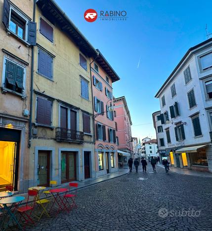 UDINE - centro storico palazzetto terra-cielo