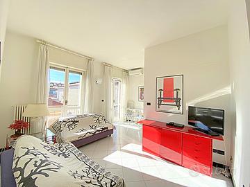 Luminoso appartamento a due passi dal mare