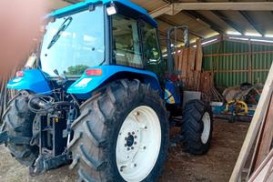 trattore agricolo New Holland TL100A