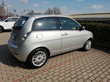  Lancia y