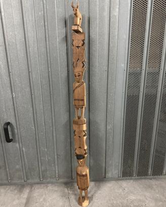 Totem intagliato legno Madagascar