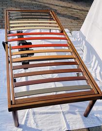 lettino a doghe elettrico