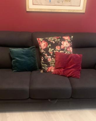 Divano con pouf estraibile.Praticamente nuovo