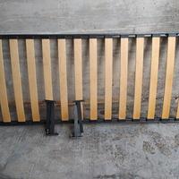 Rete singola in doghe in legno 